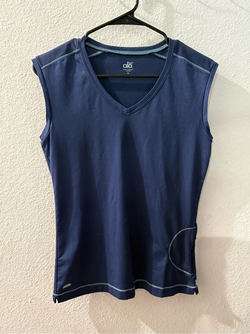 ALO Yoga Navy Sleeveless V-Neck Tank Top with Contrast Stitching